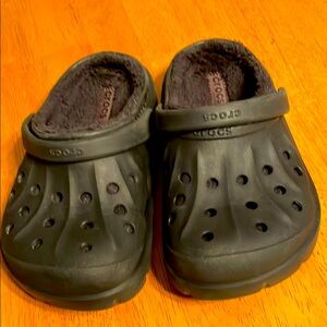 Crocs Kids Classic Clog - Black with fleece lining